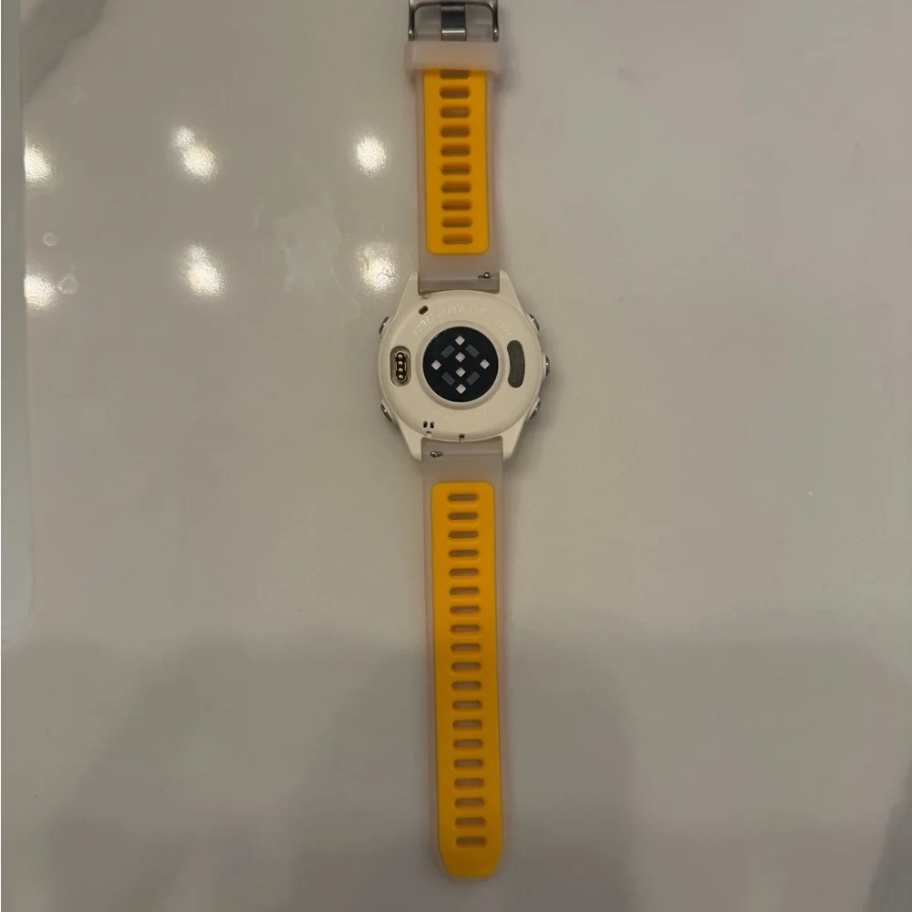 Garmin Forerunner 570 Smartwatch - Vibrant Yellow - Picture 2 of 5